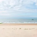 Beautiful With Sea Views And Parking