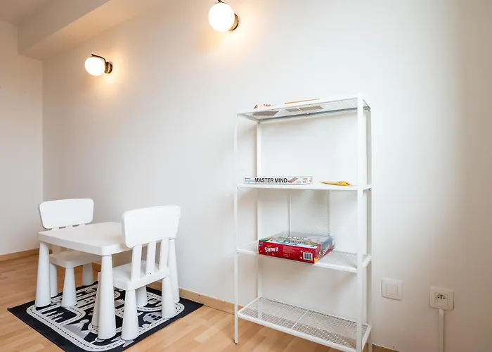 Lägenhet Beautiful With Sea Views And Parking