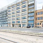 Beautiful With Sea Views And Parking 아파트 오스텐드