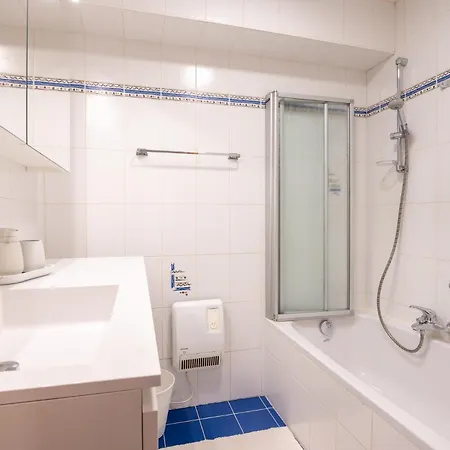 Beautiful With Sea Views And Parking Апартаменты *